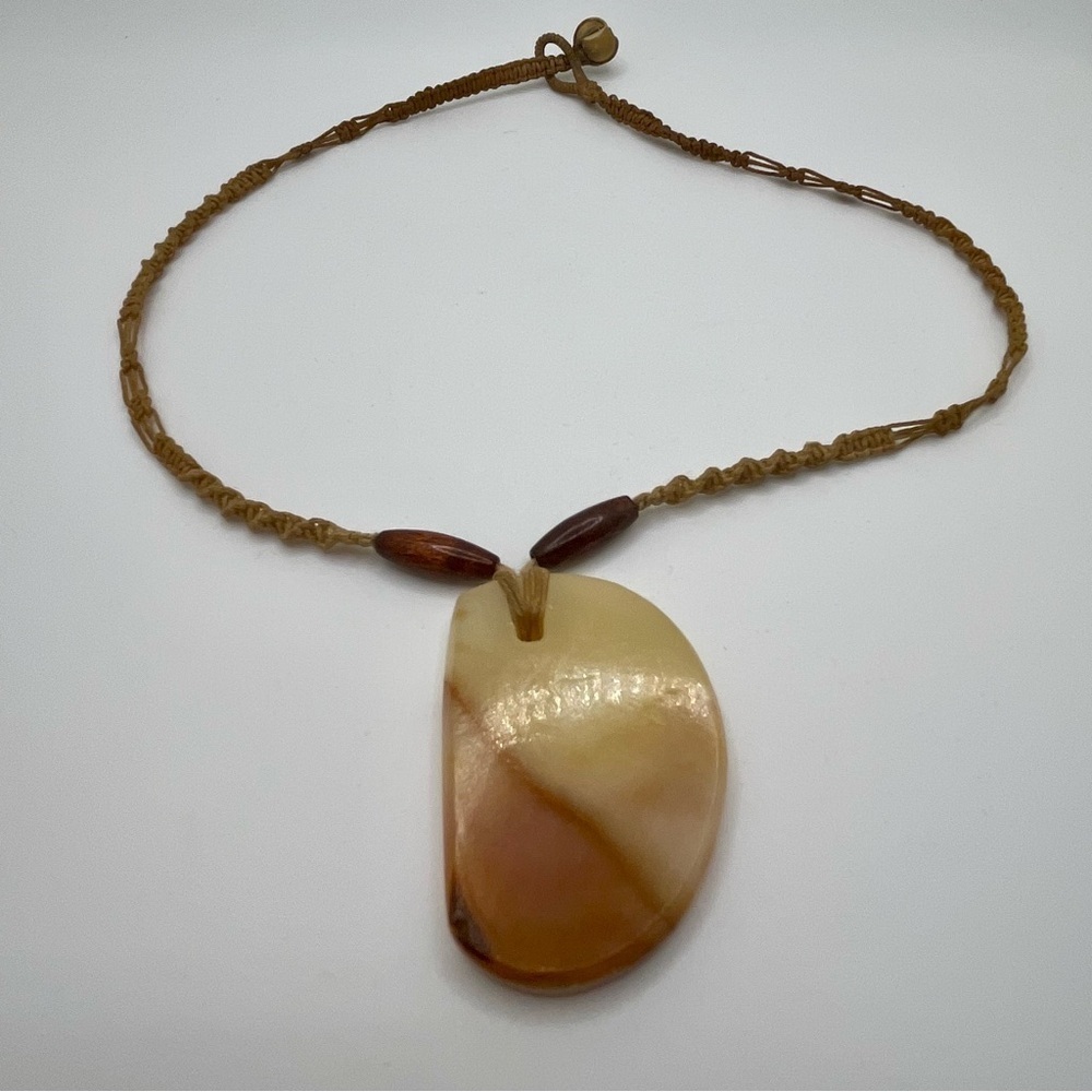 Handmade macrame necklace with an Agate stone pendant and olive wood beads.
